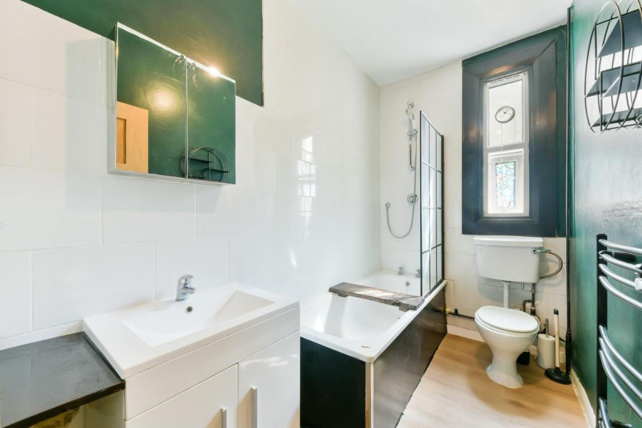 Cozy 1-Bed Apartment In Brixton Лондон Экстерьер фото