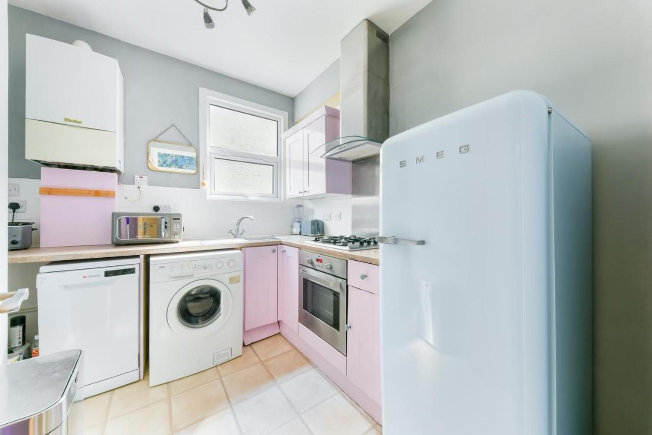 Cozy 1-Bed Apartment In Brixton Лондон Экстерьер фото
